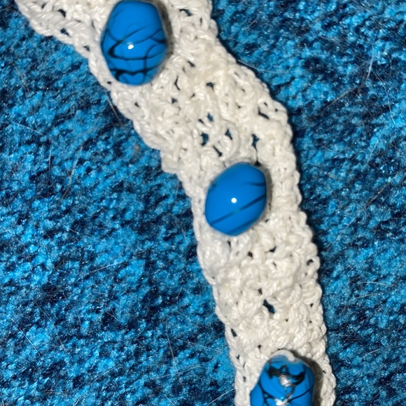 Vintage beautiful handmade crochet semiprecious turquoise beaded necklace. - Picture 3 of 4